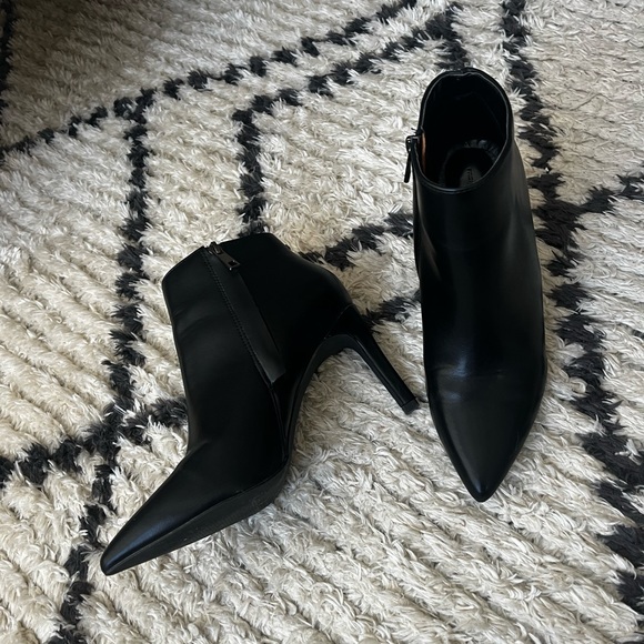 French Connection Shoes - French Connection Sleek Black Ankle Booties Sz9
